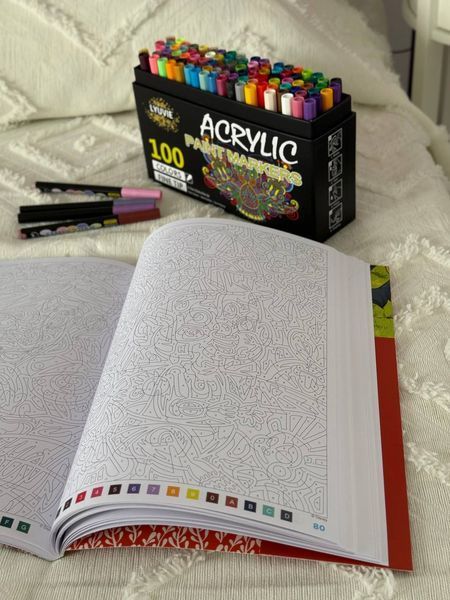 Творчий набір: розмальовка за номерами Coloriages Myst&egrave;res Класика та 100 акрилові маркери Lyuvie 235 фото