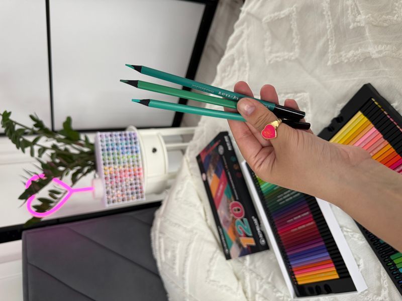 Набір кольорових олівців Acmeliae Artmate Professional &mdash; 120 кольорів 208 фото